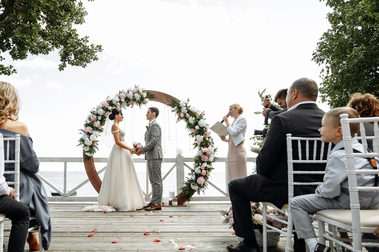 Свадьба в шатре на природе за городом СПб