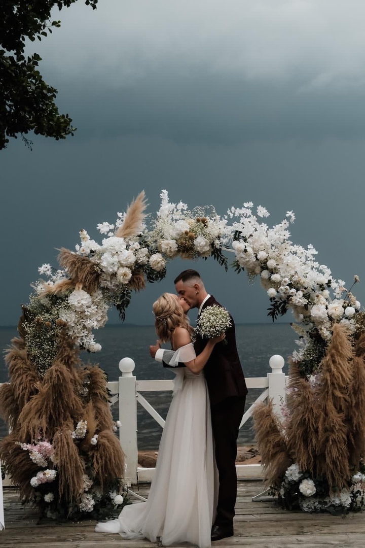 Свадьба в шатре на природе за городом СПб