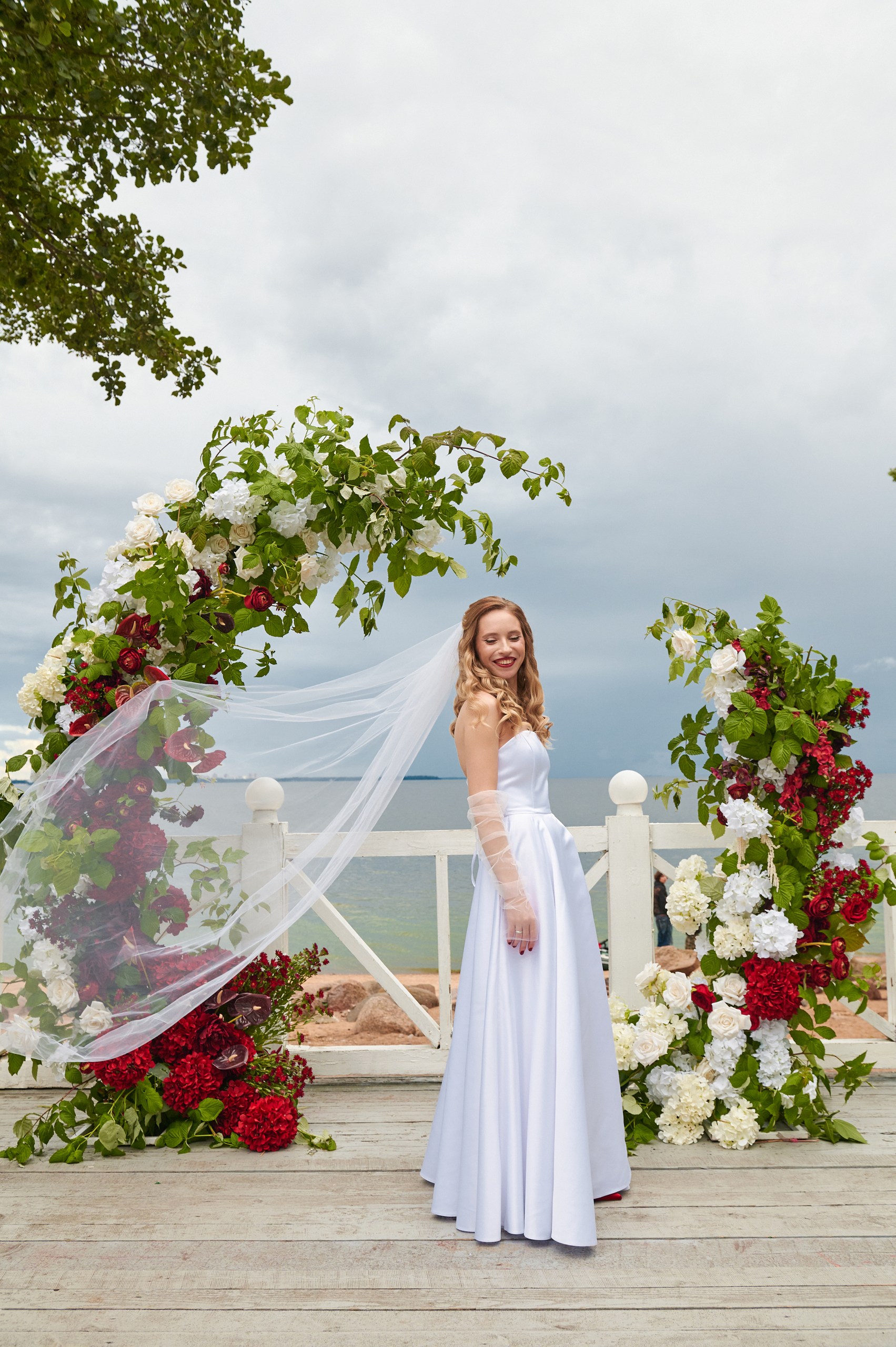Свадьба в шатре на природе за городом СПб