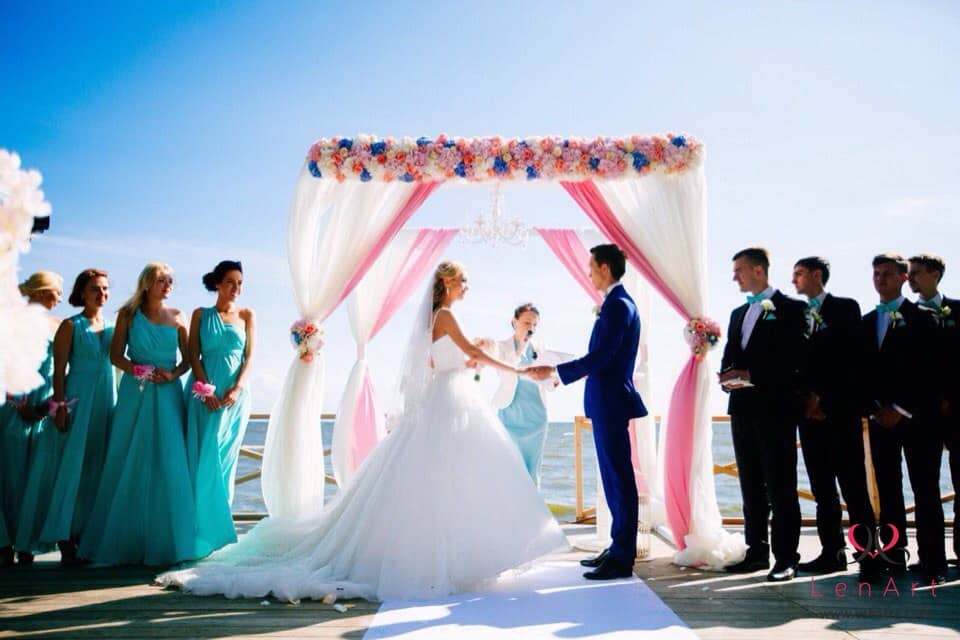 Свадьба в шатре на природе за городом СПб