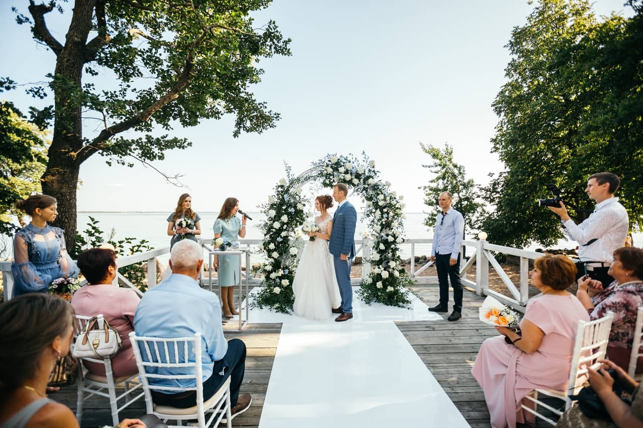 Свадьба в шатре на природе за городом СПб