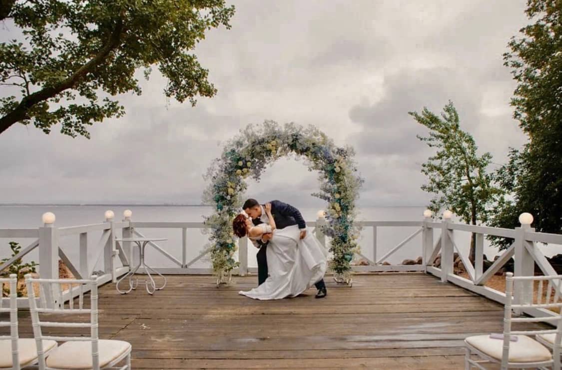 Свадьба в шатре на природе за городом СПб