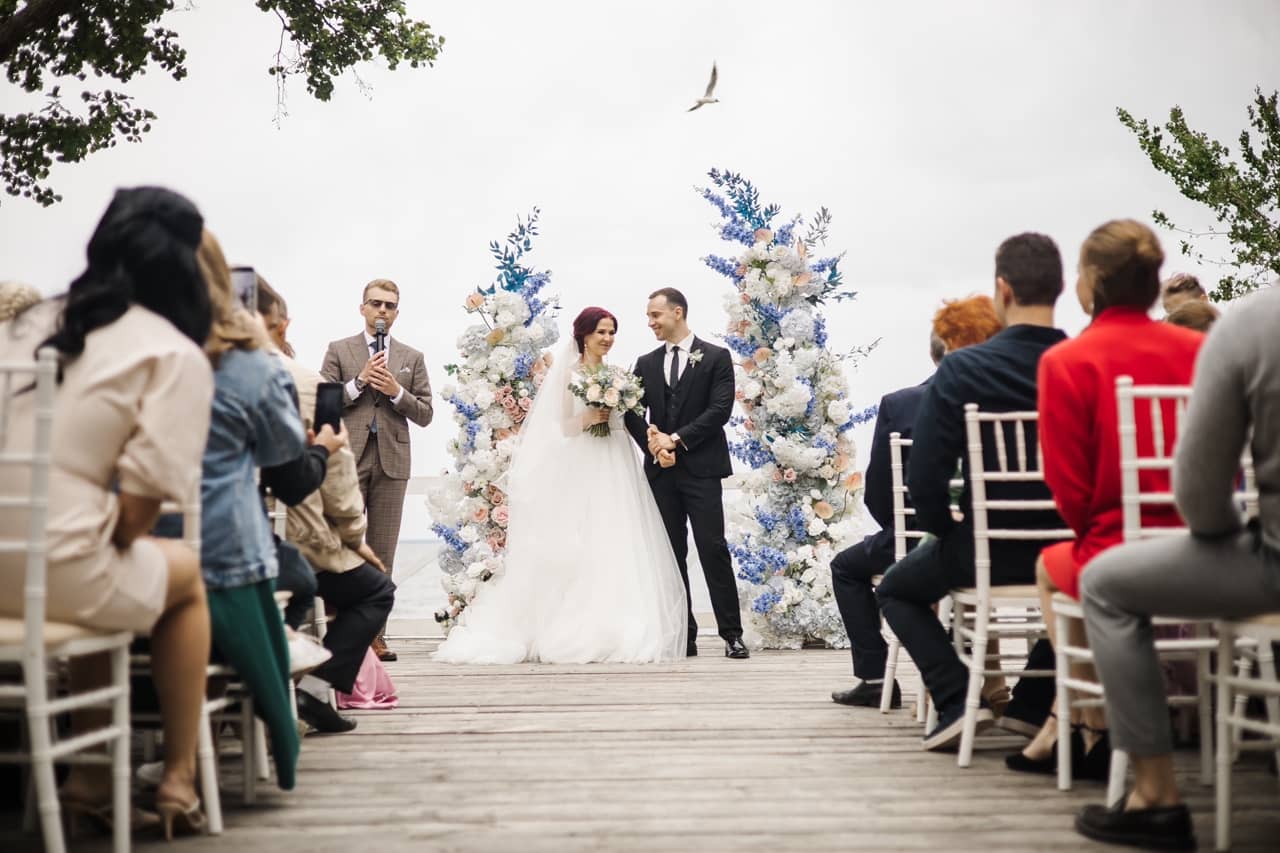 Свадьба в шатре на природе за городом СПб