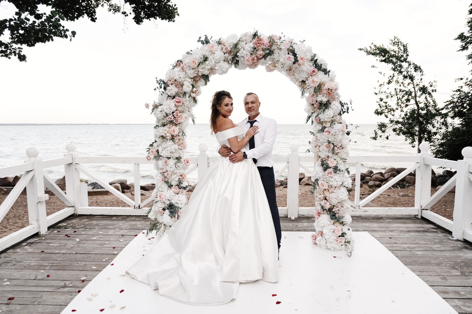 Свадьба в шатре на природе за городом СПб