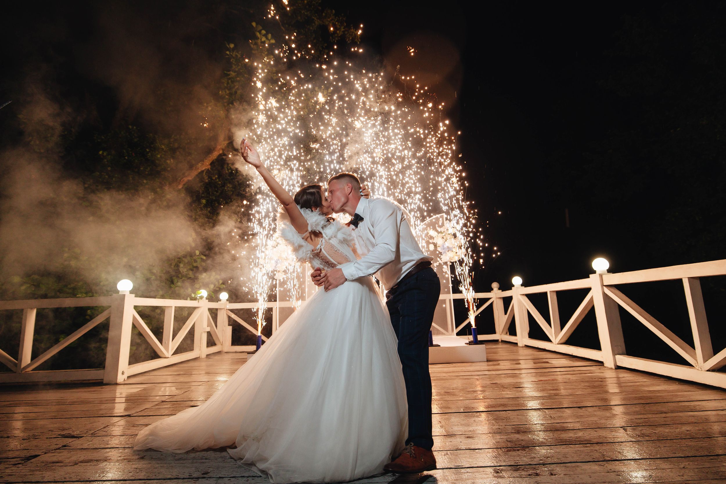 Свадьба в шатре на природе за городом СПб