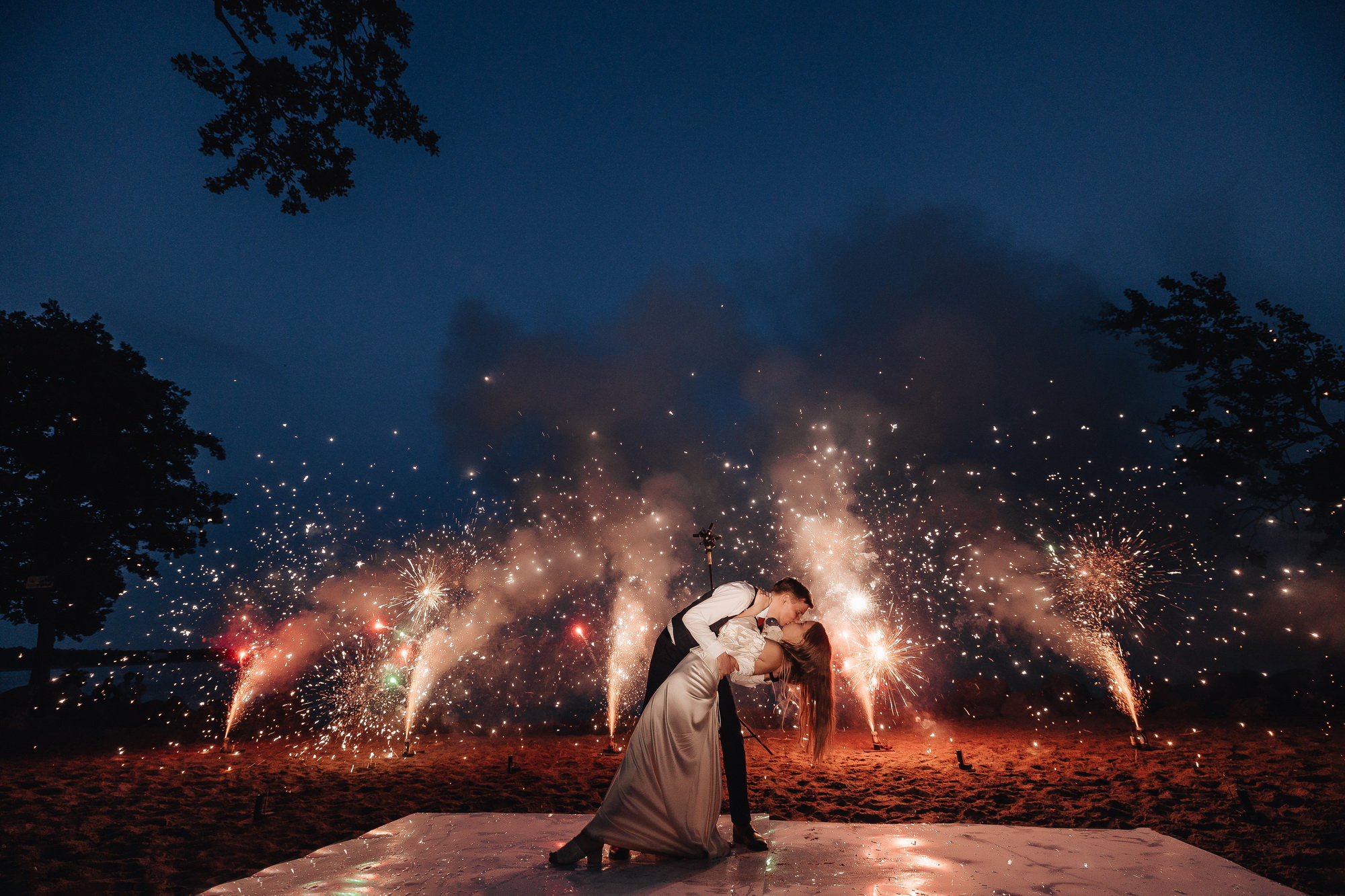 Свадьба в шатре на природе за городом СПб